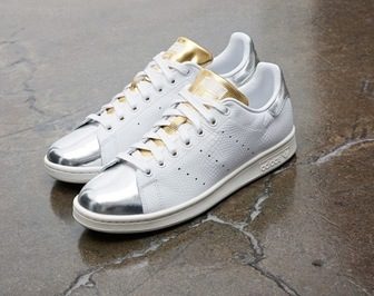 更新 7月31日発売0時〜 ADIDAS ORIGINALS STAN SMITH Mid-Summer Metallic Pack