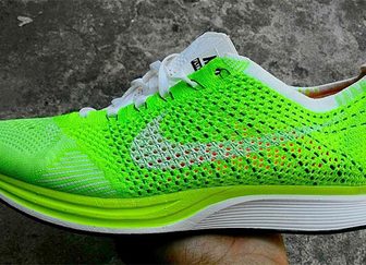 リーク Nike Flyknit Racer ‘Neon Green’