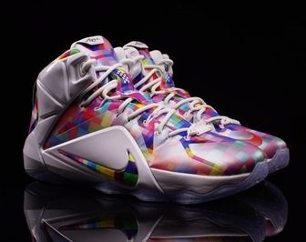 7月18日発売 直 Nike LeBron 12 EXT "Prism"
