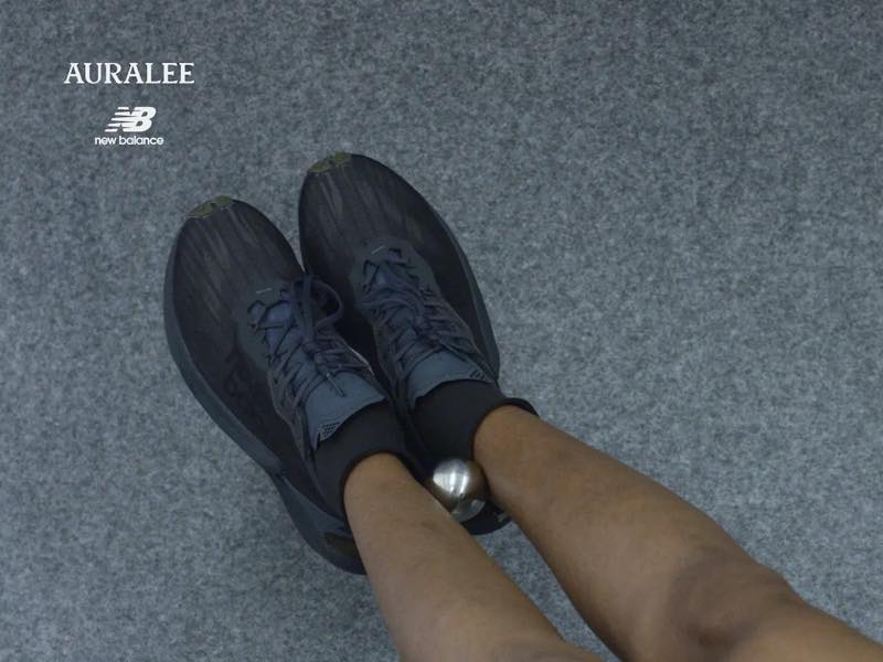 AURALEE x New Balance FuelCell Speedrift 8月15日発売