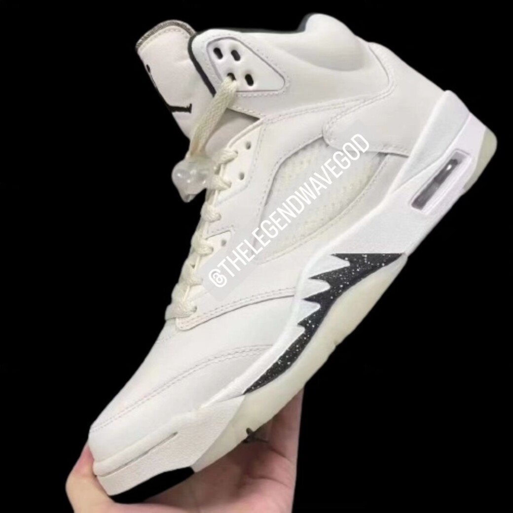 NIKE AIR JORDAN 5 WHITE METALLIC SILVER 8月発売予定