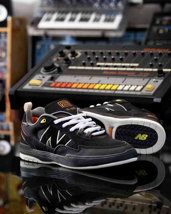 Roland × NEW BALANCE Tiago Lemos 808 8月8日発売