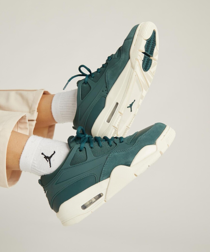 NIKE WMNS AIR JORDAN 4 RM 8月21日発売予定