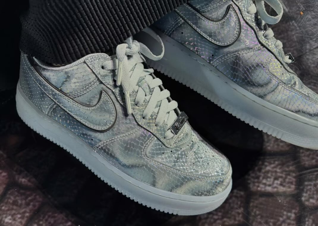 KOBE BRYANT × NIKE AIR FORCE 1 LENTICULAR LIGHT ARMORY BLUE 2025年冬発売予定