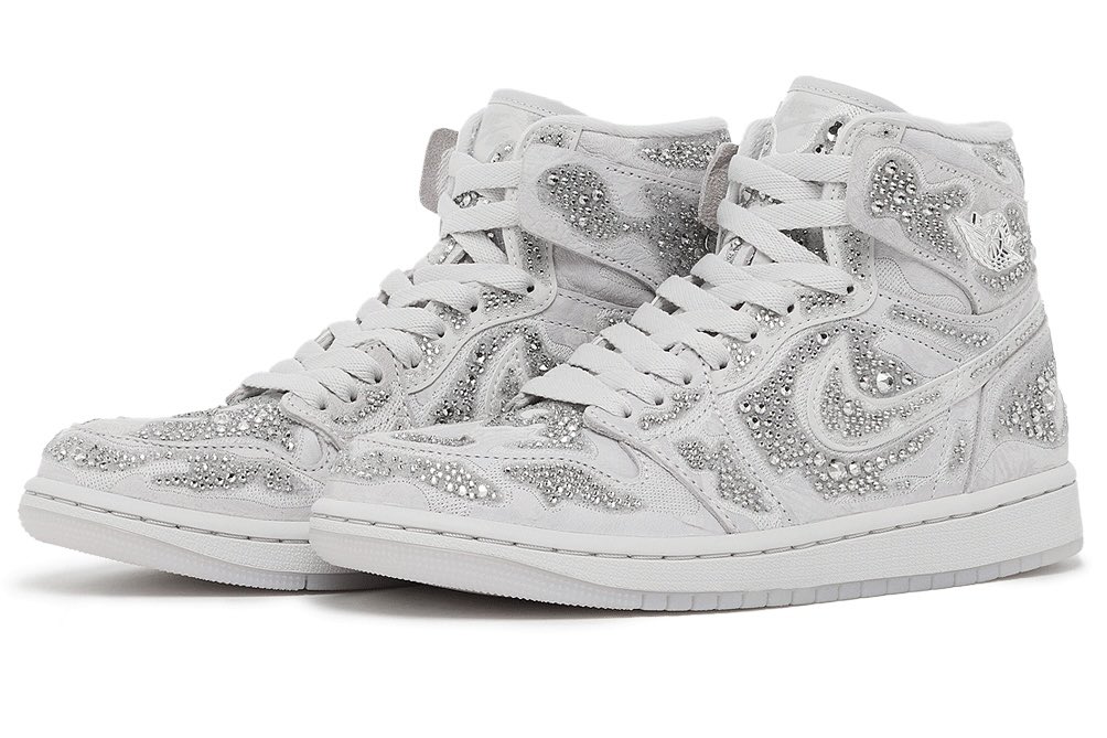 SWAROVSKI × NIKE AIR JORDAN 1 RETRO HIGH OG VAST GREY